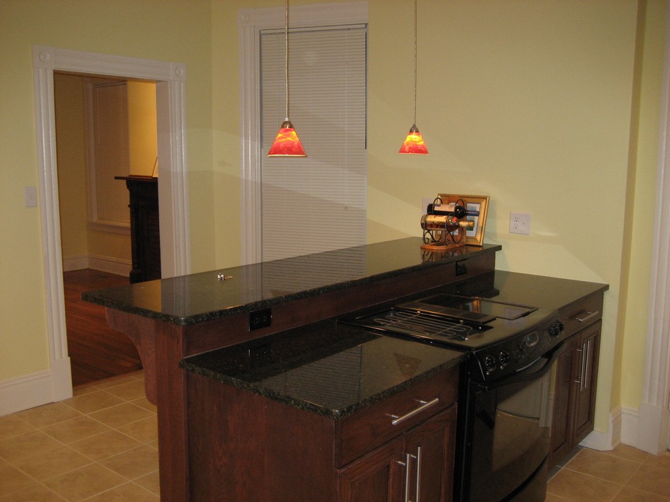 eat-in kitchen